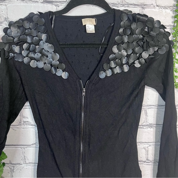 .!🌼3/$30🌼H&M Black Detailed Zip Up Sweater Size 4/Small - Picture 6 of 15